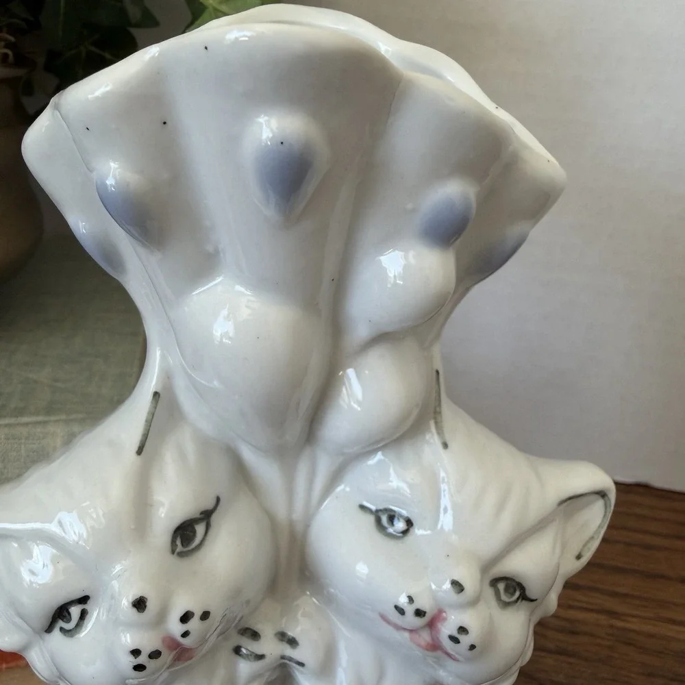 Vintage Sophia Ann Porcelain Double Cat Vase 7